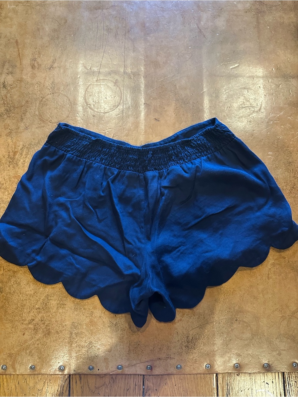 Lilly Pulitzer Women's Scalloped Hem Blue Shorts - Picture 2 of 2